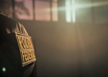 Operação Audácia cumpre mandados em investigação sobre tráfico e lavagem de dinheiro Operação Audácia cumpre mandados em investigação sobre tráfico e lavagem de dinheiro