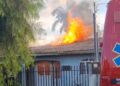 Incêndio destrói casa e equipamentos de trabalho e família agora depende de ajuda solidária Incêndio destrói casa e equipamentos de trabalho e família agora depende de ajuda solidária