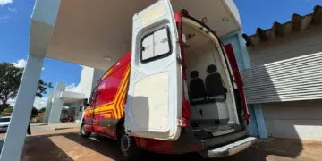 Motorista de micro-ônibus é atacado e esfaqueado
