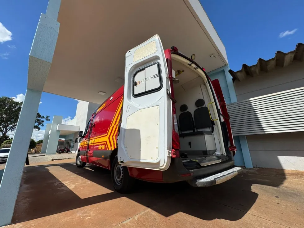 Motorista de micro-ônibus é atacado e esfaqueado