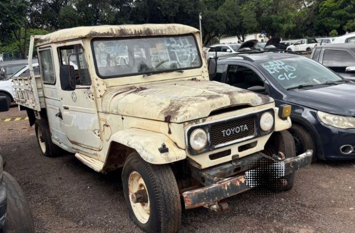 Detran-MS abre leilão com 182 veículos e destaca Toyota Bandeirante 1988 a partir de R$ 1,9 mil