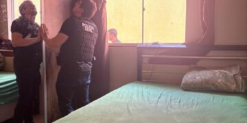 Suspeito de ameaçar ex é preso e polícia descobre condenação por tráfico