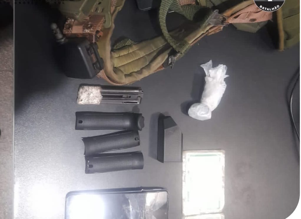 Suspeito de matar homem a tiros em oficina é localizado com drogas e documentos falsos