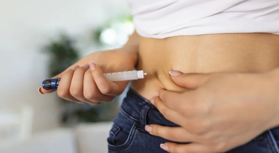 Uso de canetas emagrecedoras exige atenção antes de cirurgias e pode alterar segurança da anestesia