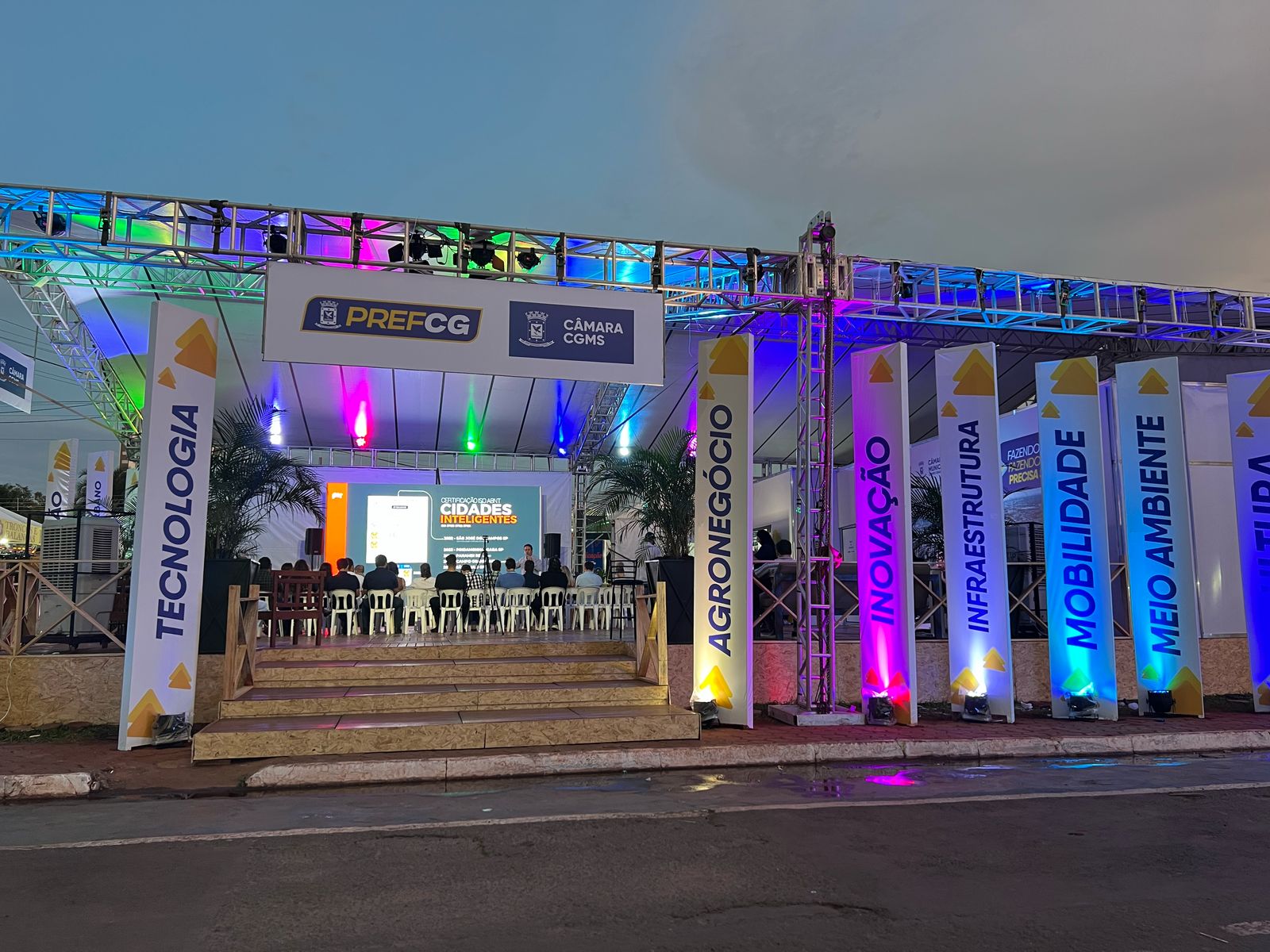 Prefeitura aposta em tecnologia e apresenta robô humanoide na Expogrande