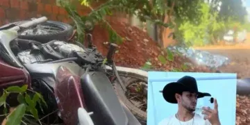 Após atingir meio-fio, motociclista bate contra árvore e morre