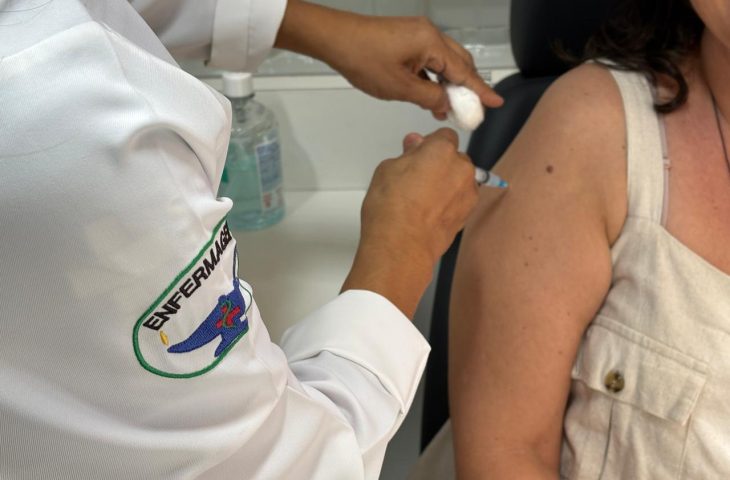 MS mantém liderança nacional em vacinação e atinge nota máxima em ranking de competitividade