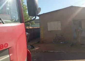 Princípio de incêndio atinge residência e mobiliza bombeiros