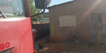 Princípio de incêndio atinge residência e mobiliza bombeiros