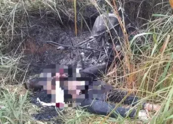Homem é encontrado morto com mãos amarradas e corpo queimado na fronteira Homem é encontrado morto com mãos amarradas e corpo queimado na fronteira