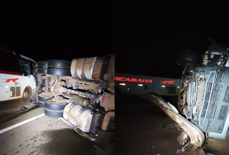 Batida entre ônibus e caminhão com gado deixa feridos e interdita BR-262