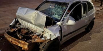 Motorista bate em caminhão parado, não resiste aos ferimentos e morre