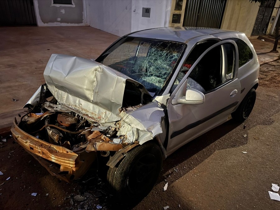 Motorista bate em caminhão parado, não resiste aos ferimentos e morre