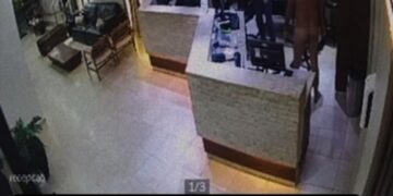 Peladão no saguão: vídeo mostra engenheiro agrônomo nu agredindo funcionários de hotel em Campo Grande