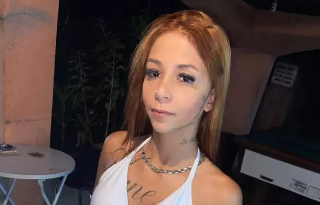 Jovem é morta a tiros em ataque durante trabalho em barraca de lanches