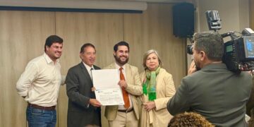 Escola do Legislativo certifica servidores em Curso de Oratória