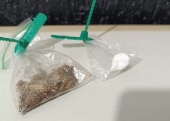 Mulher é presa por tráfico após denúncia de usuário