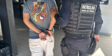 Homem invade casa da ex, agride mulher diante dos filhos e acaba preso