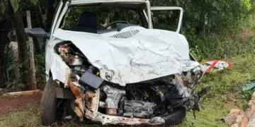 Motorista fica presa às ferragens após acidente próximo na BR-267
