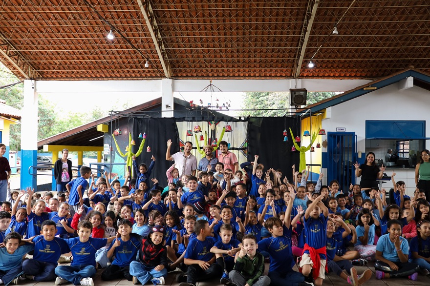 Teatro infantil chega a alunos da Vila Serradinho Teatro infantil chega a alunos da Vila Serradinho