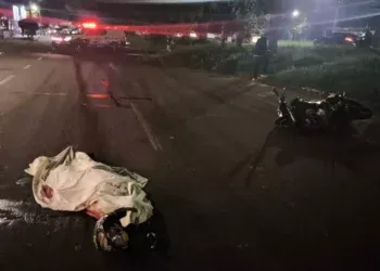 Adolescente morre atropelado por ônibus após cair de moto na Gunter Hans