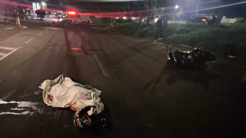 Adolescente morre atropelado por ônibus após cair de moto na Gunter Hans