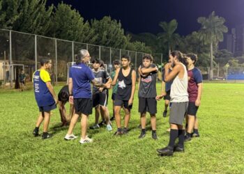 Rugby transforma rotina de jovens na Capital 