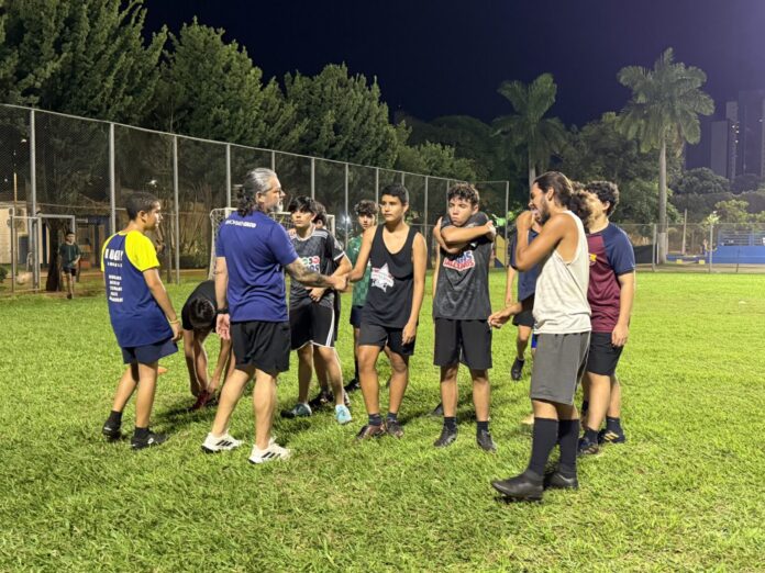 Rugby transforma rotina de jovens na Capital 