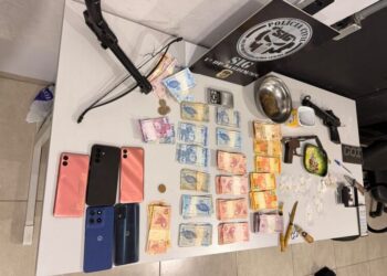 Operação policial desarticula ponto de tráfico e prende quatro pessoas