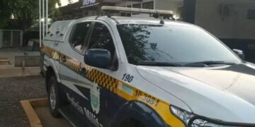 Motorista embriagado é preso após direção perigosa e injúria racial contra policial