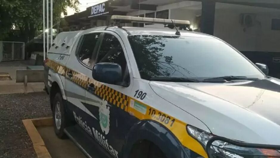 Motorista embriagado é preso após direção perigosa e injúria racial contra policial