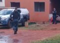 Suspeito com mandado em aberto morre após confronto com a polícia