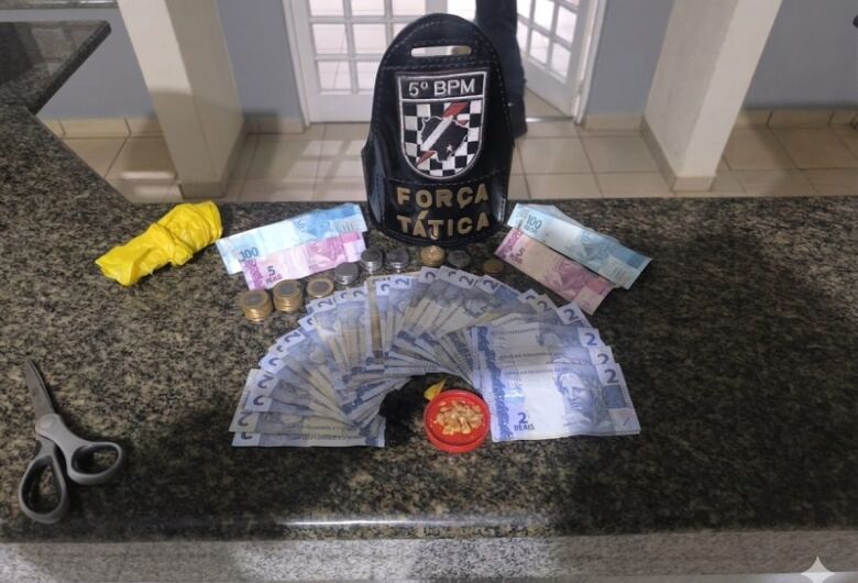 Tráfico em bar termina com dois presos durante ação da Força Tática