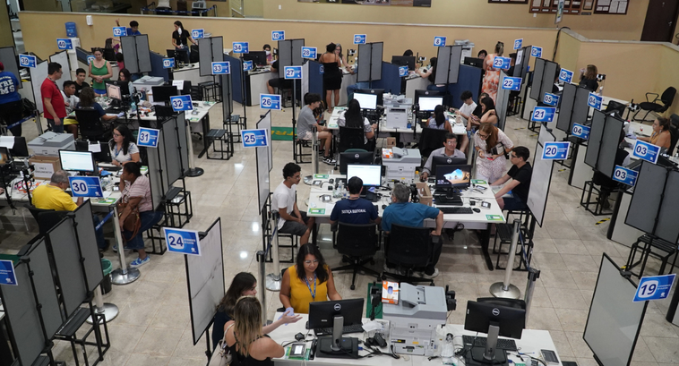 Último domingo para regularizar: plantão eleitoral atende hoje e prazo termina na terça