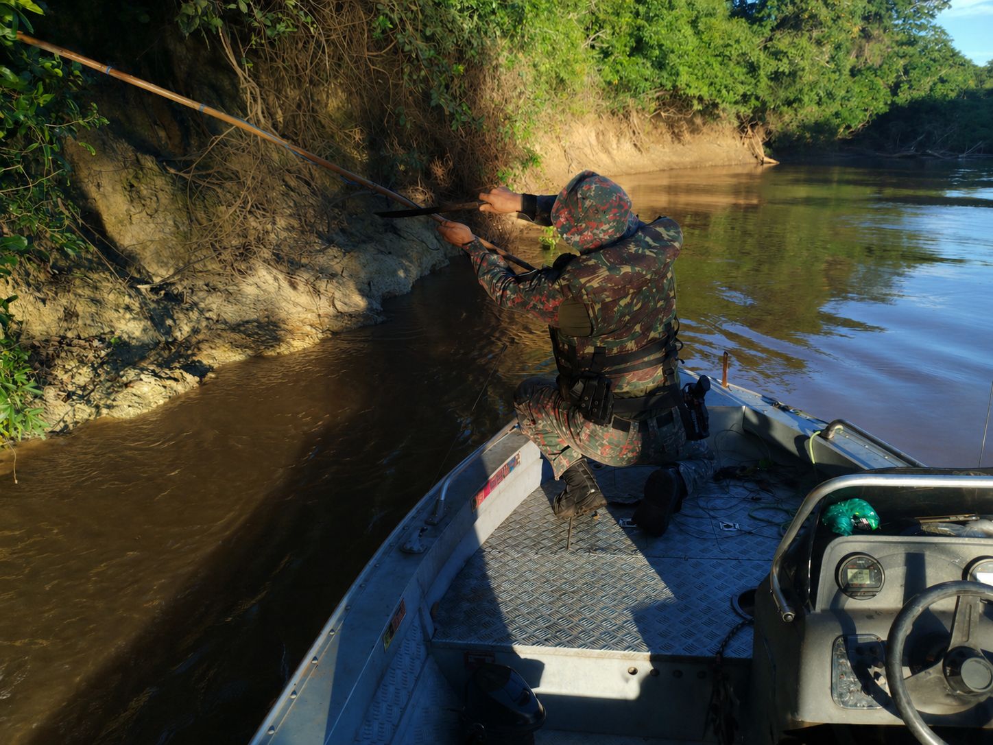 Fiscalização no Rio Aquidauana reforça combate à pesca ilegal durante operação ambiental