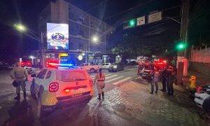 Operação “Caminhos Seguros” fiscaliza bares e comércios noturnos