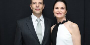 Filho de pioneiro da oftalmologia recebe homenagem na ALEMS