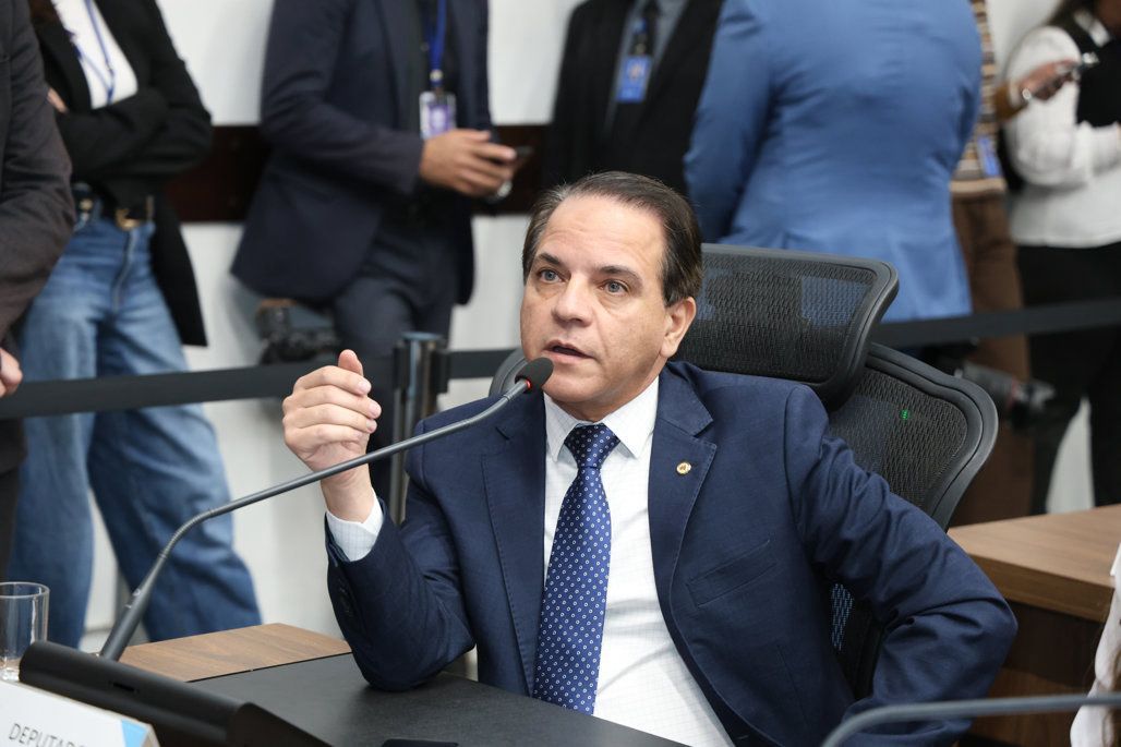 “Democracia não se resolve na agressão”, diz Coronel David