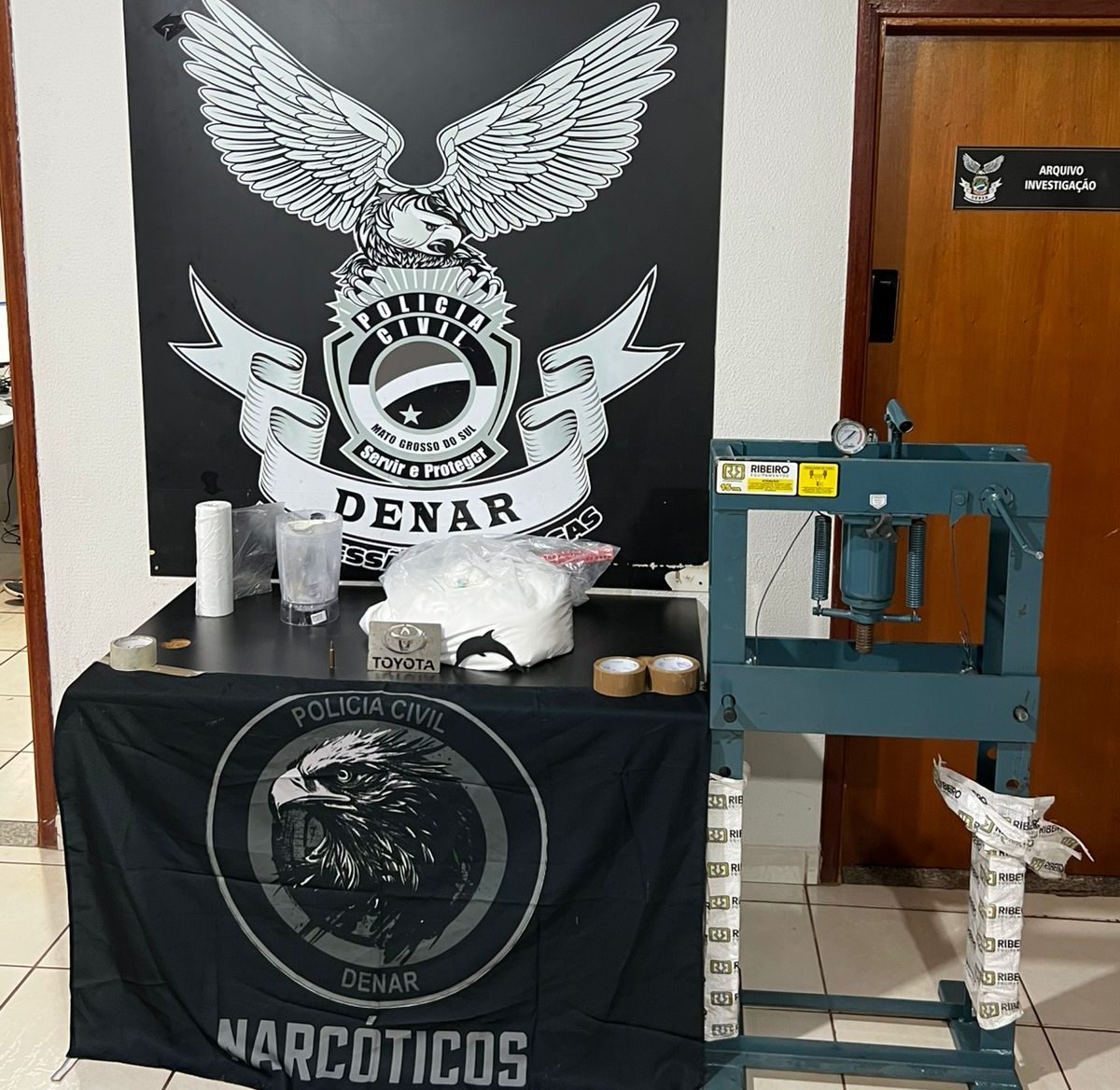 Mulher é presa com 15 quilos de cocaína em casa na Capital