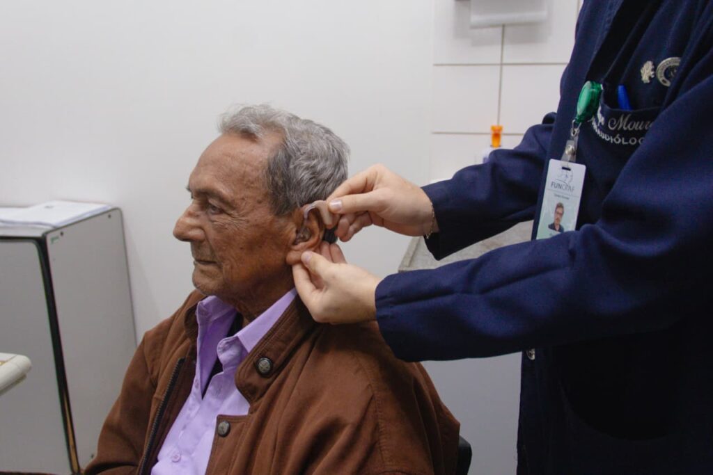 Pacientes voltam a ouvir e reencontram qualidade de vida com o Vira CG Saúde Pacientes voltam a ouvir e reencontram qualidade de vida com o Vira CG Saúde