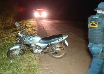Jovem morre após acidente entre moto e carreta