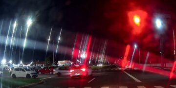 Motorista avança sinal vermelho, provoca acidente e foge em cruzamento de Campo Grande