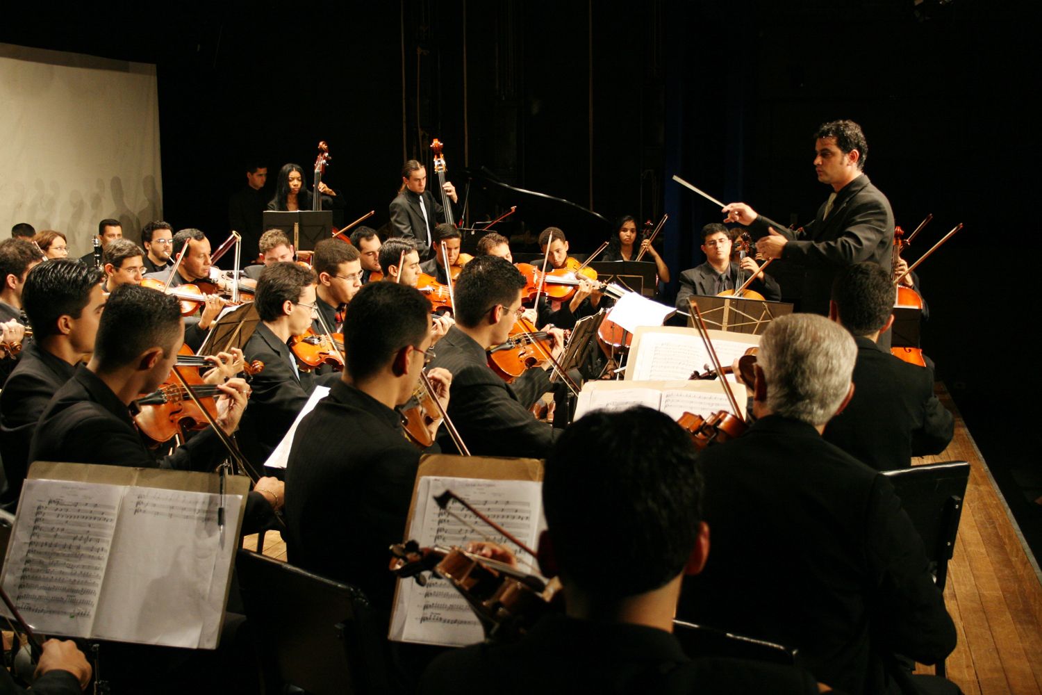 Coro Lírico Cant’arte se apresenta hoje no Teatro Municipal