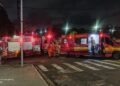 Motociclista avança sinal vermelho e é atingido em cruzament