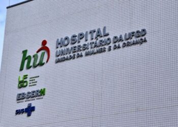 Criança morre após se afogar em valeta