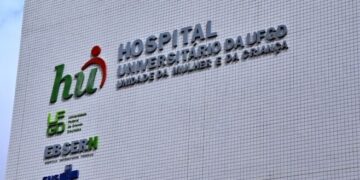 Criança morre após se afogar em valeta