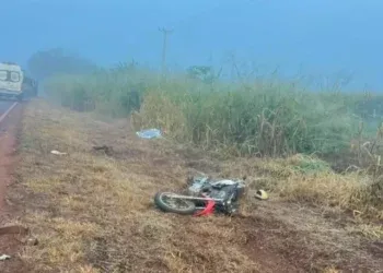 Motociclista morre após colisão com van na MS-164 Motociclista morre após colisão com van na MS-164