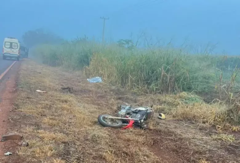 Motociclista morre após colisão com van na MS-164