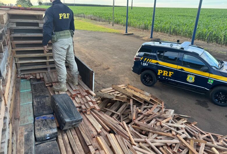 Carreta com droga escondida em pallets é interceptada