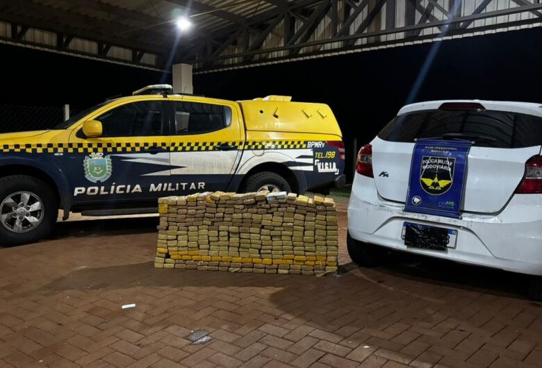 Motorista foge de bloqueio e abandona carro com mais de 240 kg de maconha na MS-164